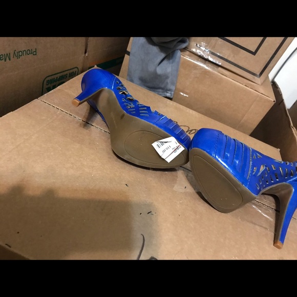 Blue BCBG Pumps - Picture 3 of 3
